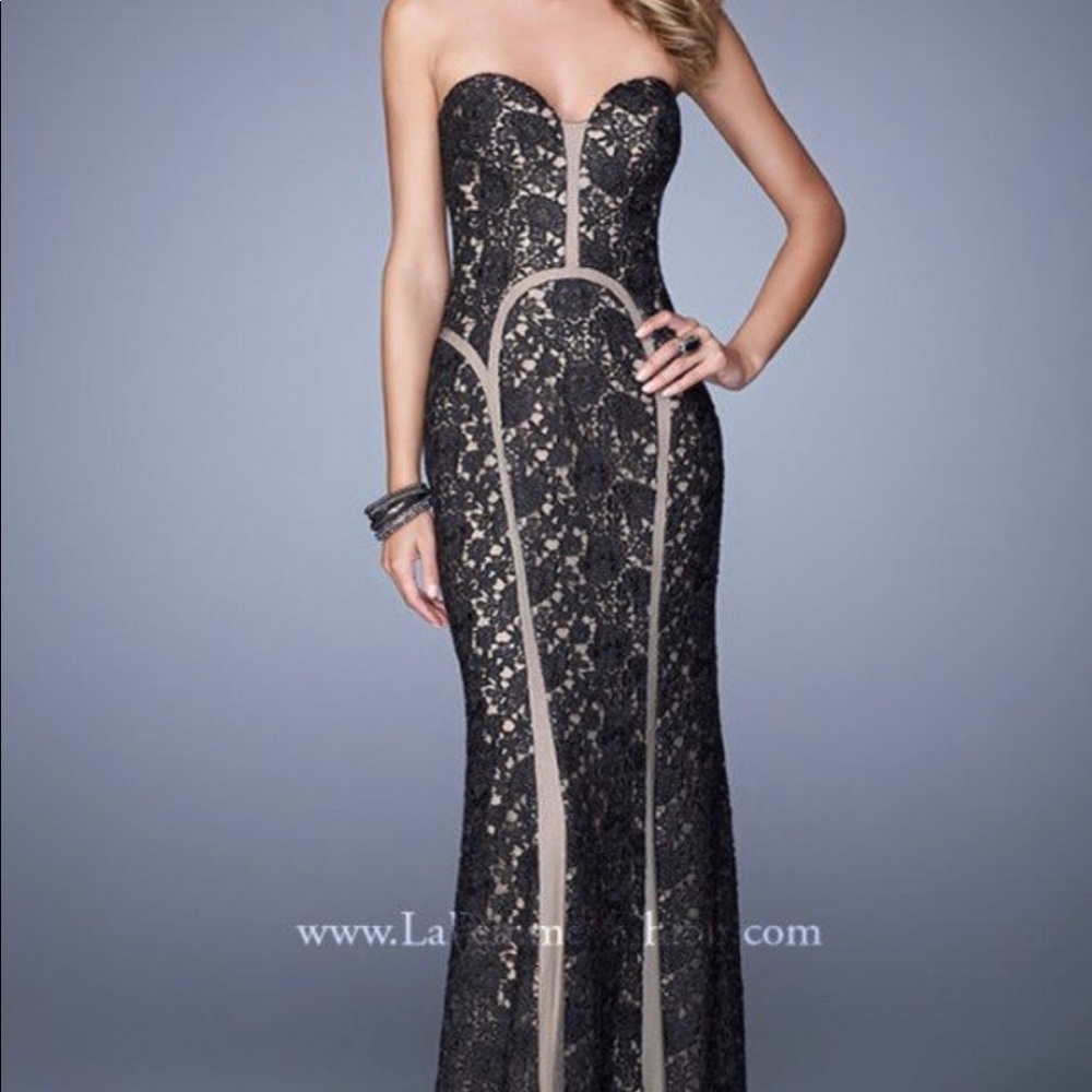 La Femme Enchanting Black lace formal dress